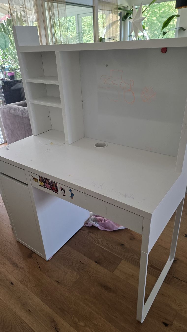 Scrivanie: Kinderschteibtisch mit Magnetwand – Usato da Dietikon venduto da alanda01