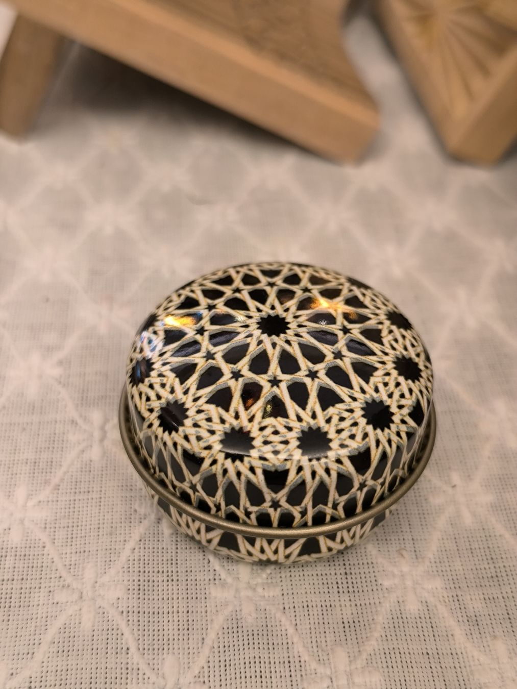Tutte le decorazioni: orientalisches Schmuckdöschen / Pillendose mit Ethno Muster. – Nuovo (secondo la descrizione) da Zürich venduto da gobel