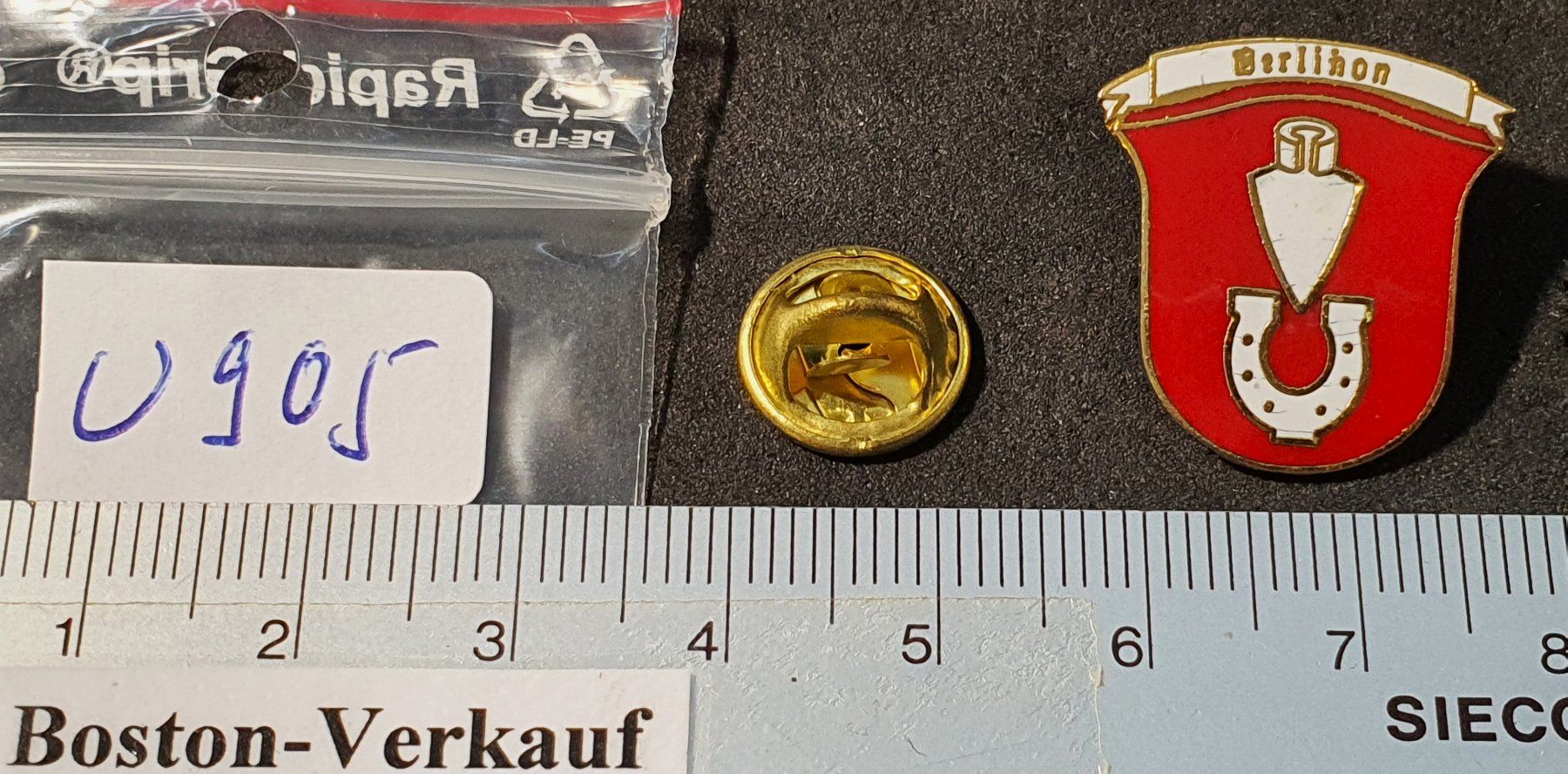 Placchette & Badge: U905 - Pin Geminde Wappen Berlikon – Usato da Reinach BL venduto da Boston-Verkauf 1