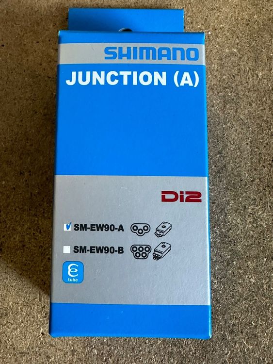 Boîtier distributeur Di2 SHIMANO SM-EW90-A - Équipements vélos