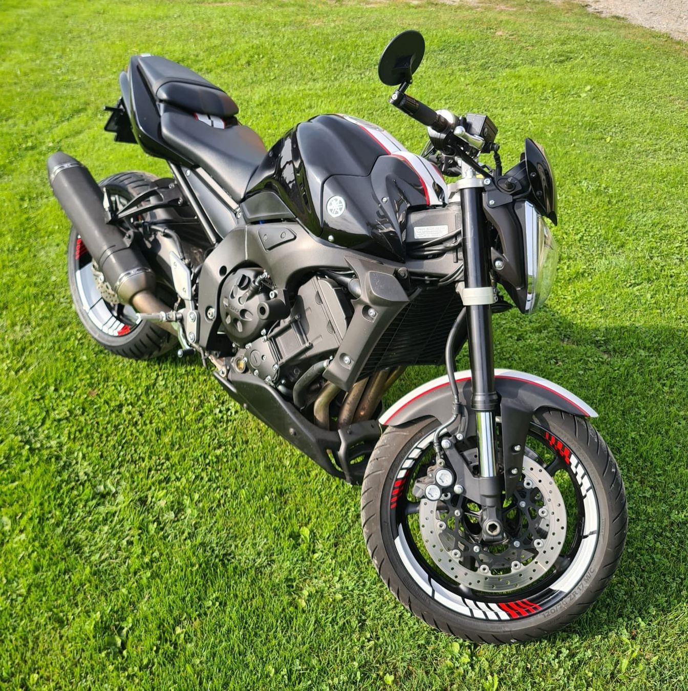 Yamaha Strada: Motorrad Yamaha FZ1-N – Usato da Winden venduto da Lochbihler