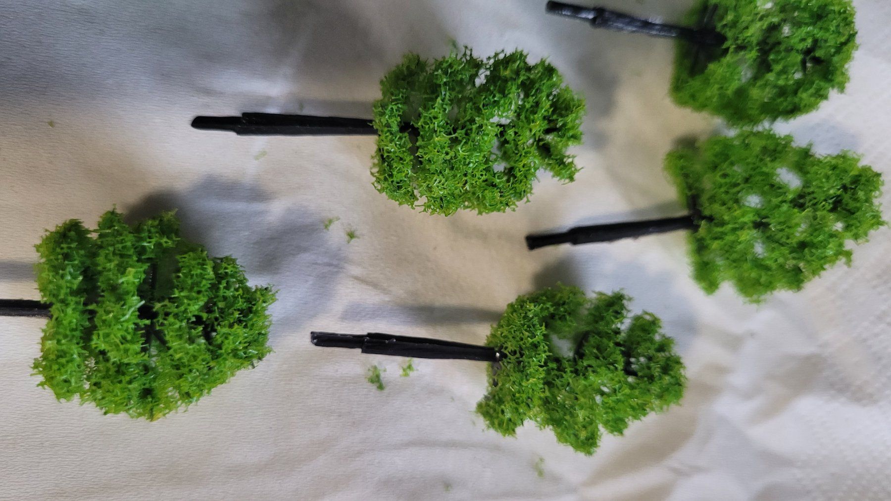 Modellini di ferrovie: 15 très jolis arbres – Nuovo e nell'imballaggio originale da Saxon venduto da Sebdem 1