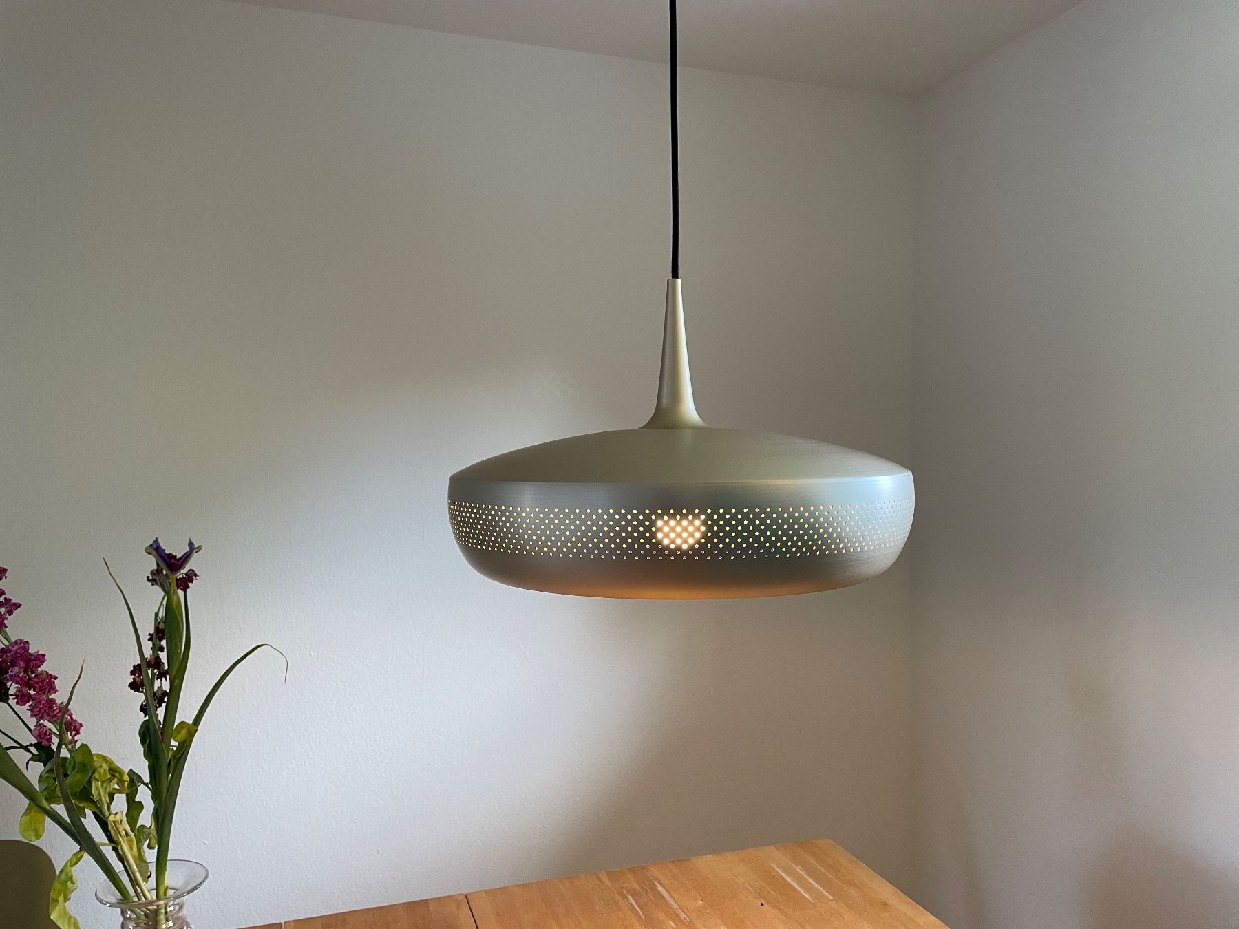 Lampade: Schöne Designer-Lampe Messing-Optik mit Lochmuster – Usato da Winterthur venduto da Mondulus56 1