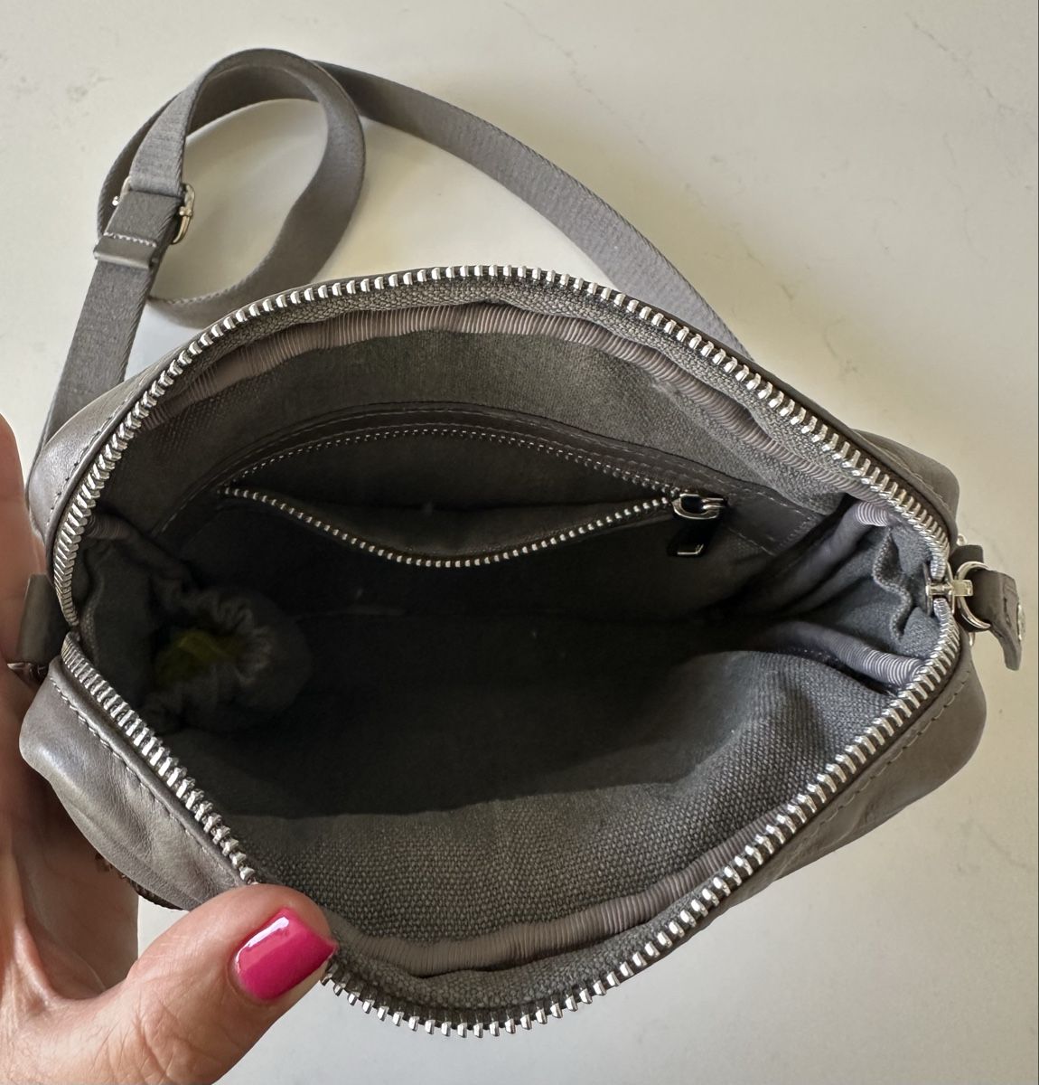Cloud7 Taschen: Cloud7 Leather shoulder bag grey used condition – Gebraucht aus Basel von petunia08 2
