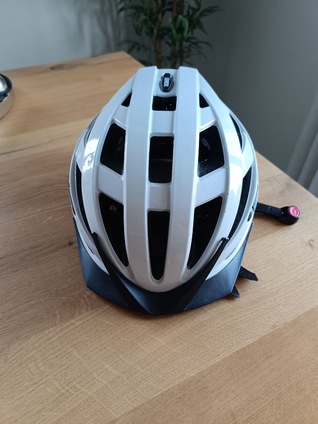 Uvex Caschi: Uvex Velo Helm 52-57cm – Usato da Lenzburg venduto da mzuibd_tzpk
