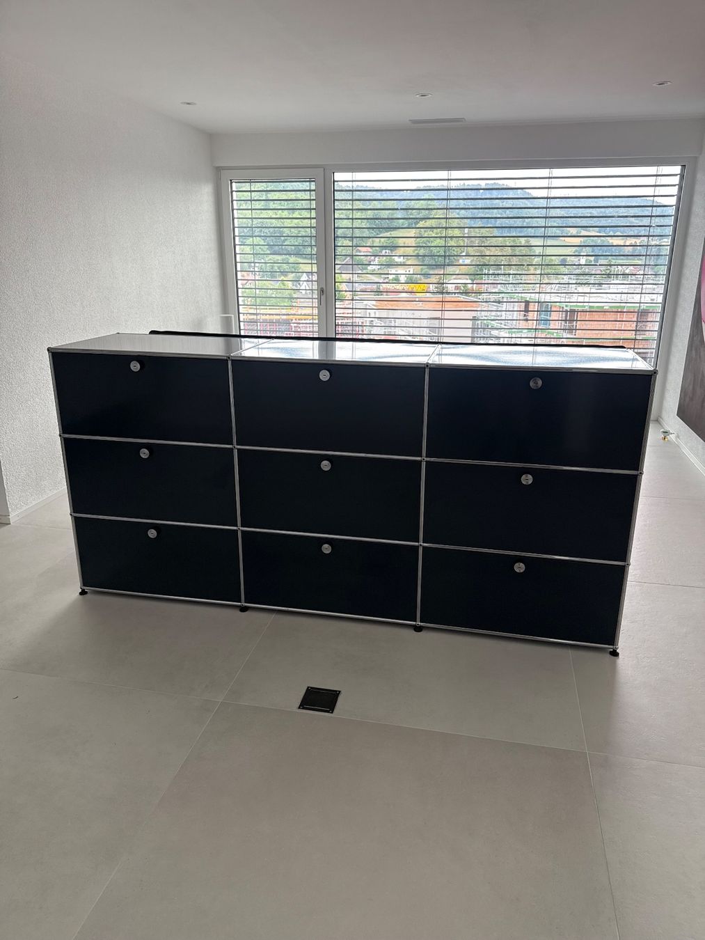 USM Scaffali: USM Haller Sideboard 3x3 Anthrazit grau 50cm Tiefe Q2 – Usato da Balsthal venduto da Designhaus.Schmitt 1