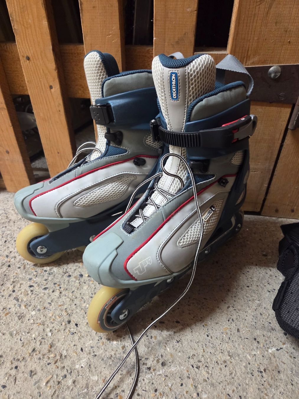 Pattini in linea & Pattini a rotelle: Patins a roulette avec protections – Usato da Yverdon-les-bains venduto da vwg_89