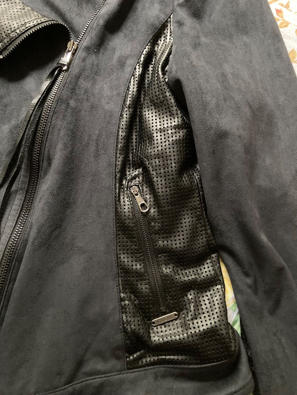 Guess Jacken: Guess Damenjacke, Grösse XL/46, – Gebraucht aus Zürich von Gustavo_Bianco 5
