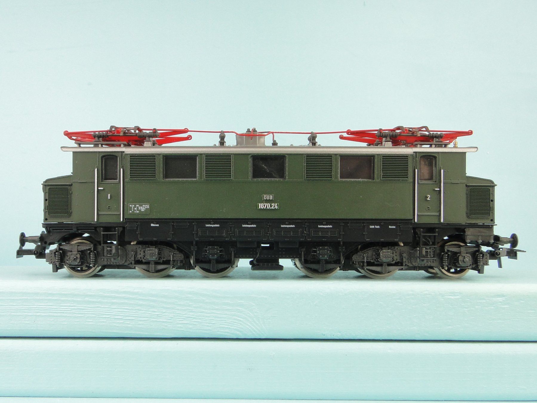 Roco Modellini di ferrovie: Roco 4147A ÖBB 1670, neuwertig – Usato da Bülach venduto da cann11 1