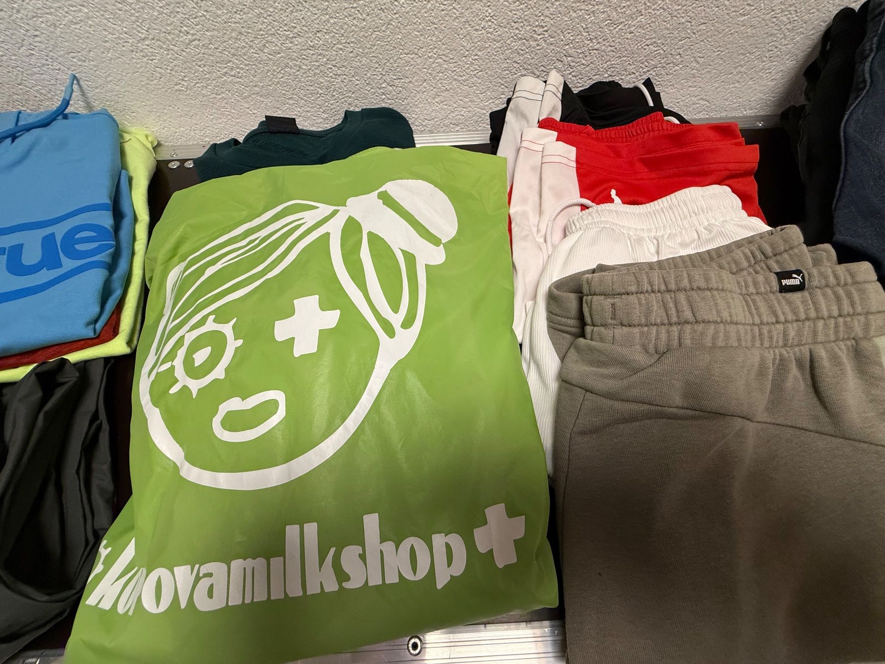 Ensembles coordonnés: Kleiderpaket Grösse M, 16-teilig – D'occasion à Triesen par mal_97wr 2