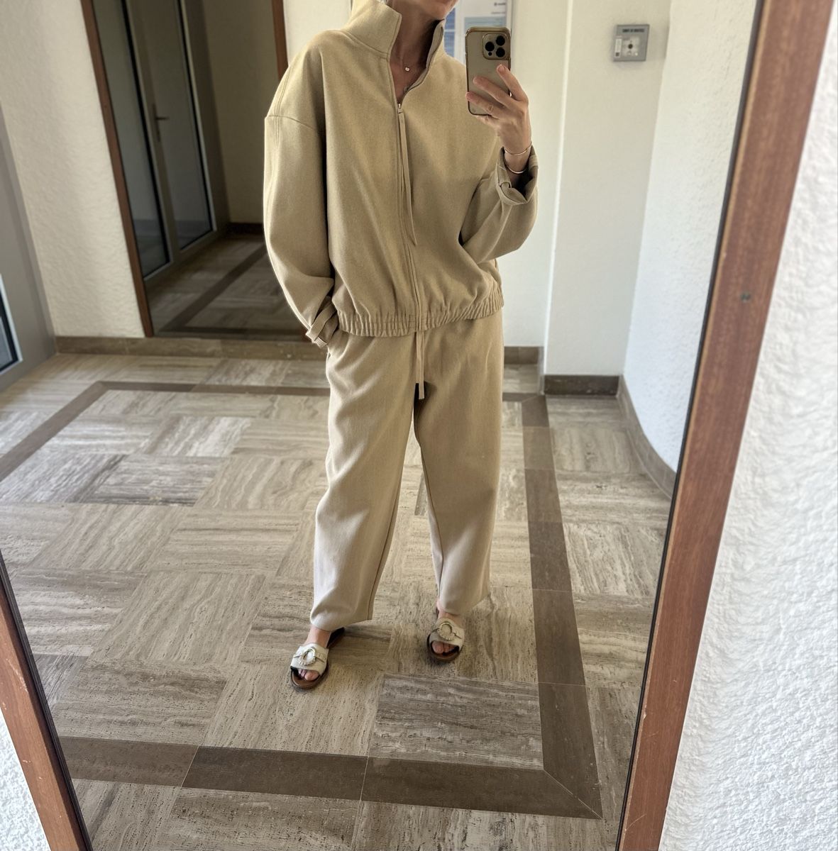 Completi & Tailleur: beige suit size M – Nuovo (secondo la descrizione) da Etoy venduto da aal_cby6 2