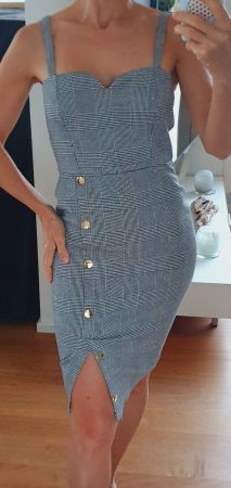 Kleid grau mit goldfarbenen Knöpfen 34