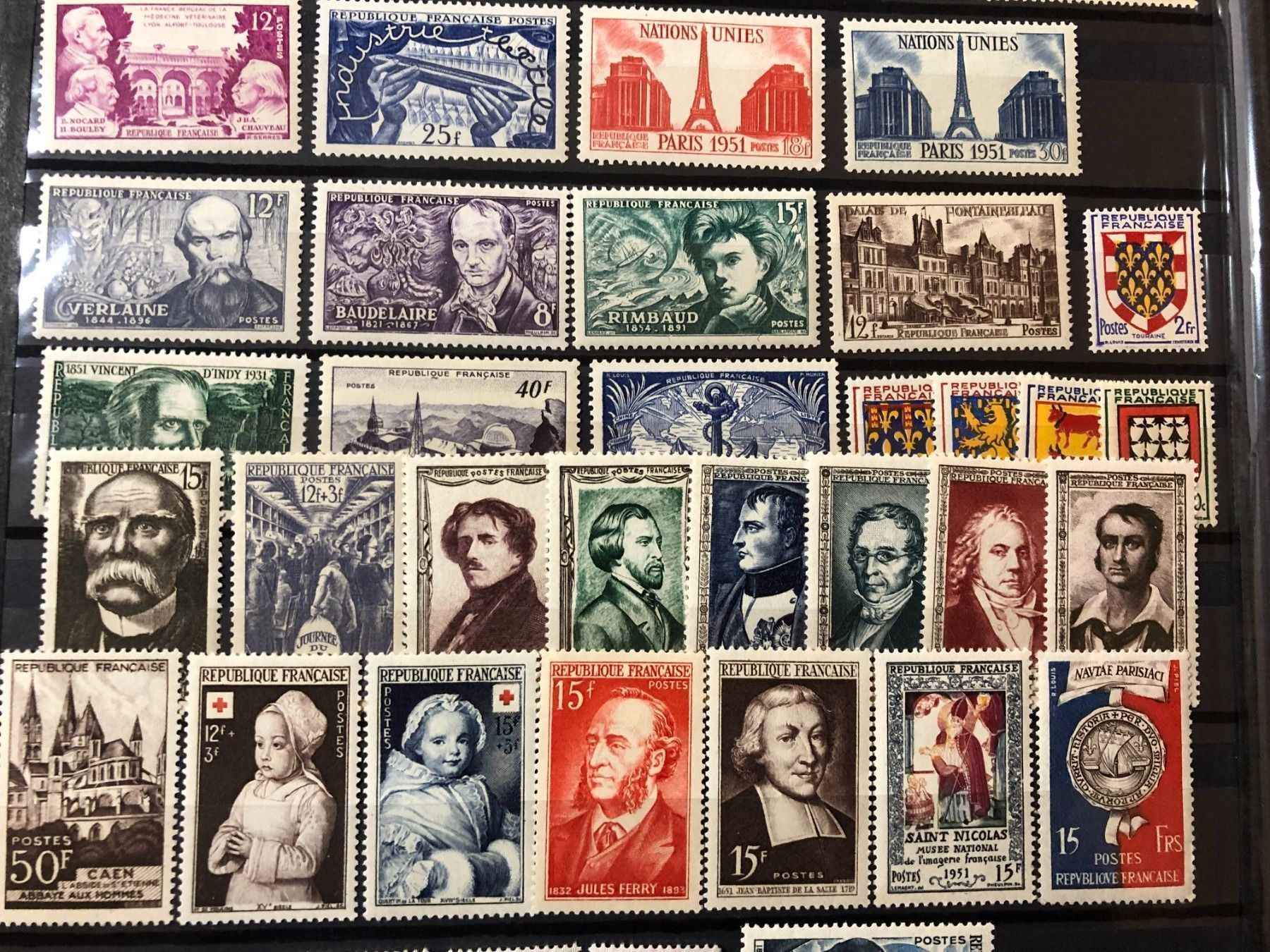 Tutti i francobolli: () Année complète 1951 Neufs* – Nuovo e nell'imballaggio originale da Lausanne venduto da ffhoud 2