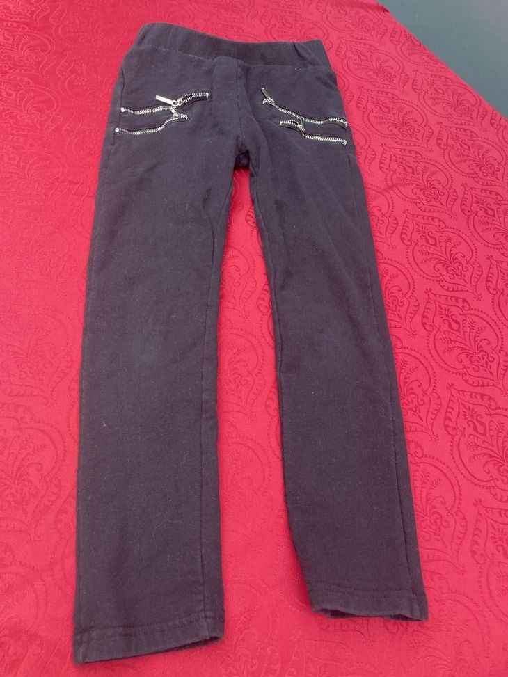 Pantaloni: Mädchen schwarze Stoff Hose 128 – Usato da Bergdietikon venduto da antovale