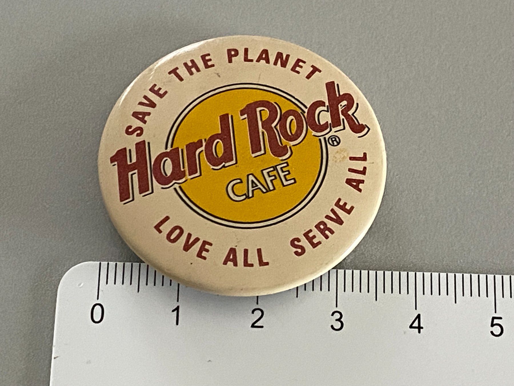 Hard Rock Cafe Placchette & Badge: Vintage Hard Rock Cafe Button / PIN ca. 3.7 cm – Usato da Langwiesen venduto da Restposten-24 1