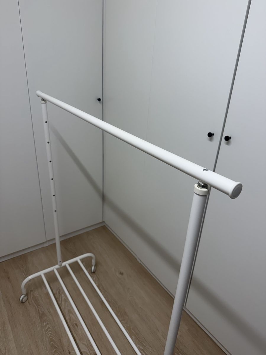 Guardaroba: Kleiderständer weiss mit Rollen gut erhalten – Usato da Däniken SO venduto da Olten86