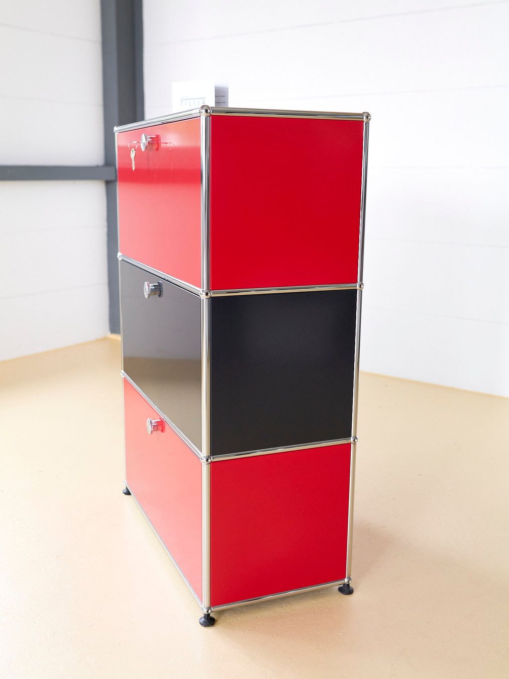 USM Cassettiere: USM Haller Sideboard 2x2 | Schwarz & Rot | Secondhand – Usato da Meinisberg venduto da atelier_TILIJA 2