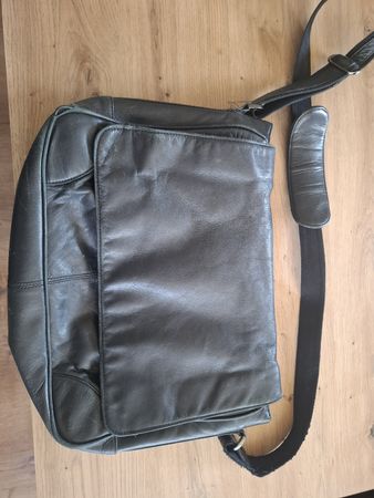 Gepolsterte Leder-Umhängetasche