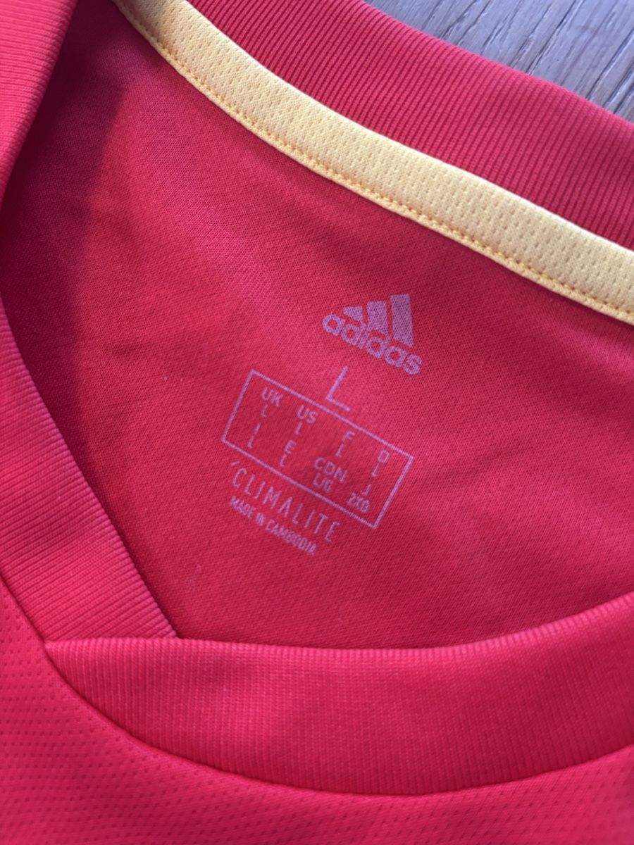 Leibchen & Hosen: Fussball Trikot Spanien  – Gebraucht aus Sissach von Urslu 1