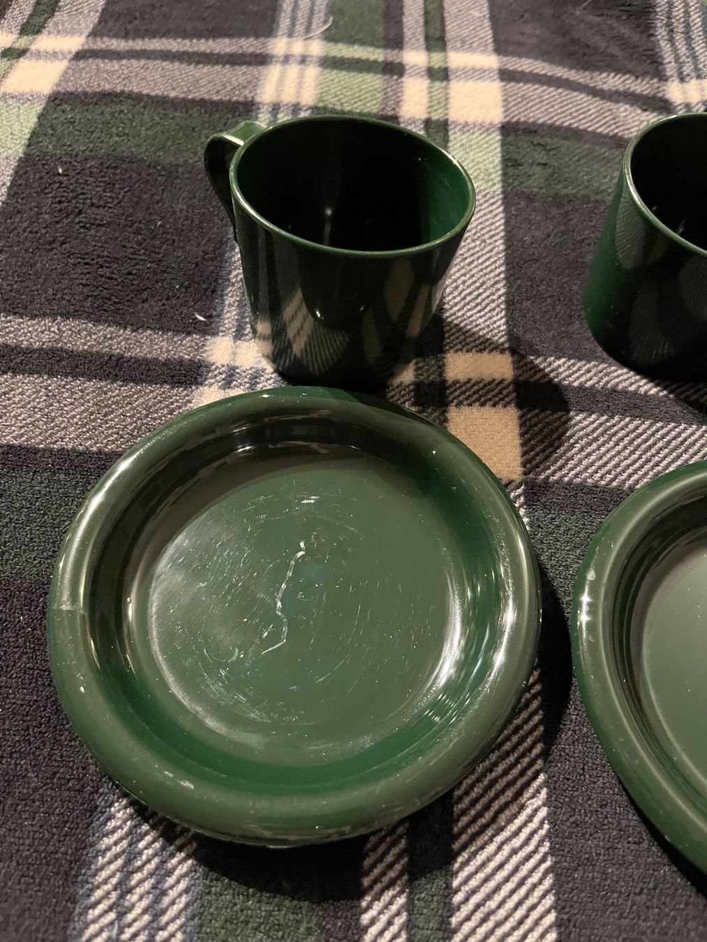 Set di piatti: 3 Teller und Becher fürs Camping – Usato da Umiken venduto da deb_57xk 1