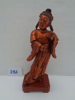 China geschnitzte Holzfigur auf Sockel