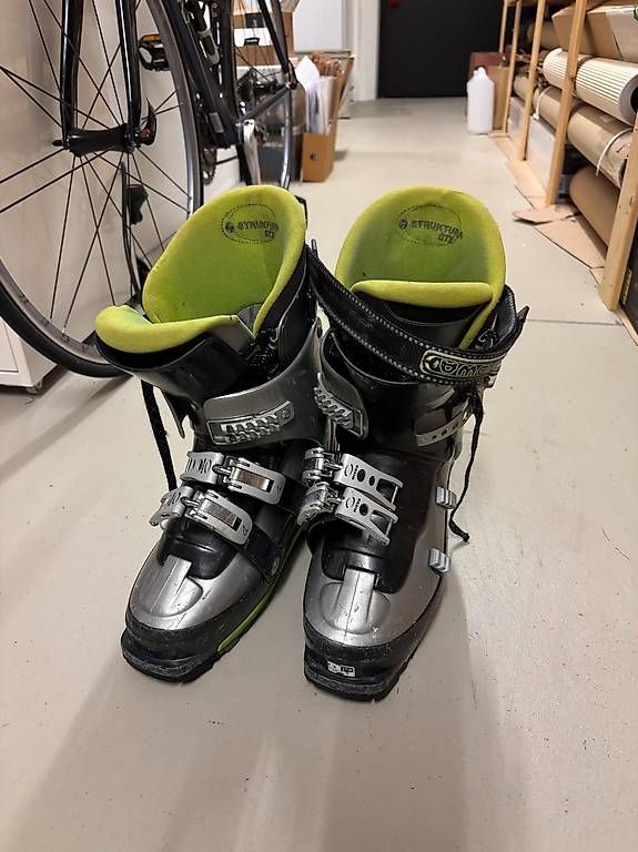 Scarpe da uomo: Ski Schuhe – Usato da Meilen venduto da larakuppel