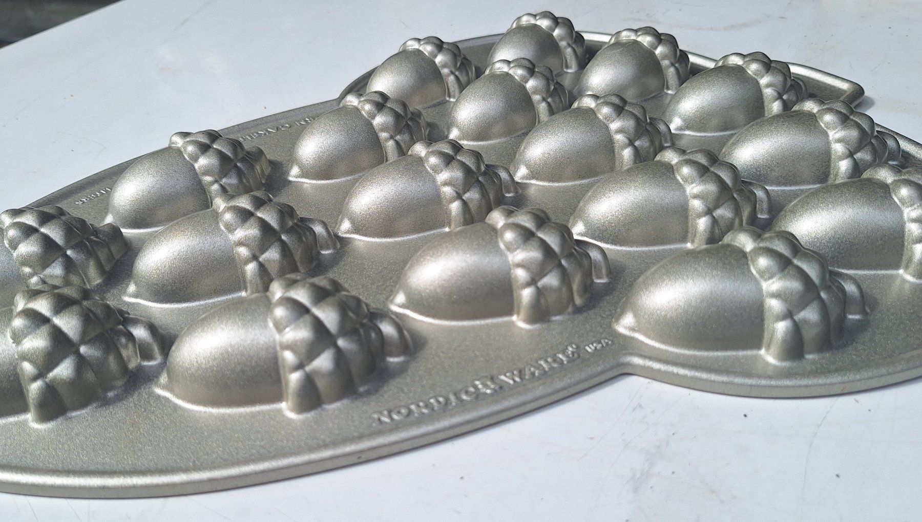 Teglie da forno: NORDIC WARE Eichel Cakelets Backform – Nuovo (secondo la descrizione) da Weinfelden venduto da JoeBaer 4