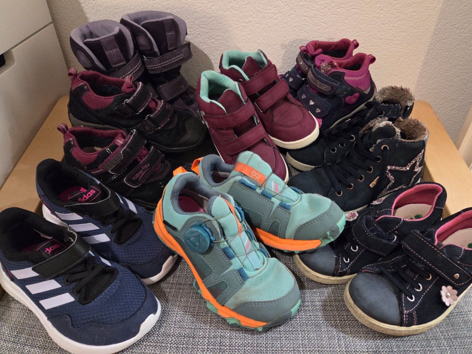 Scarpe per ragazzi: 8 Paar Kinderschuhe Grösse 29 – Usato da Thun venduto da el_gnom