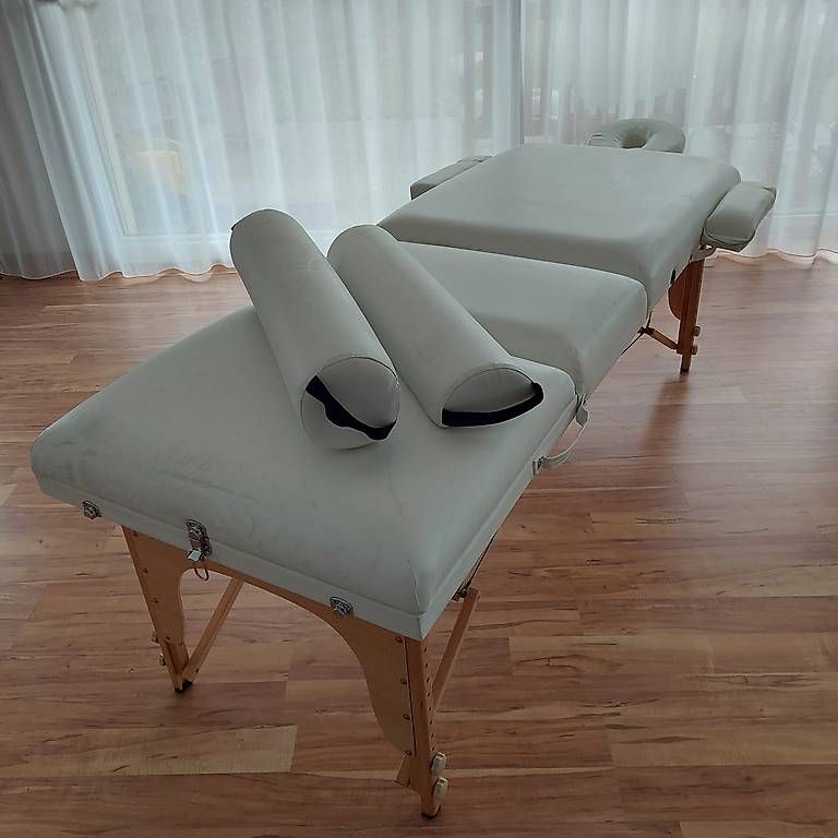 Fauteuils de soin: Tragbare Massageliege weiss – D'occasion à Oberkulm par stellata