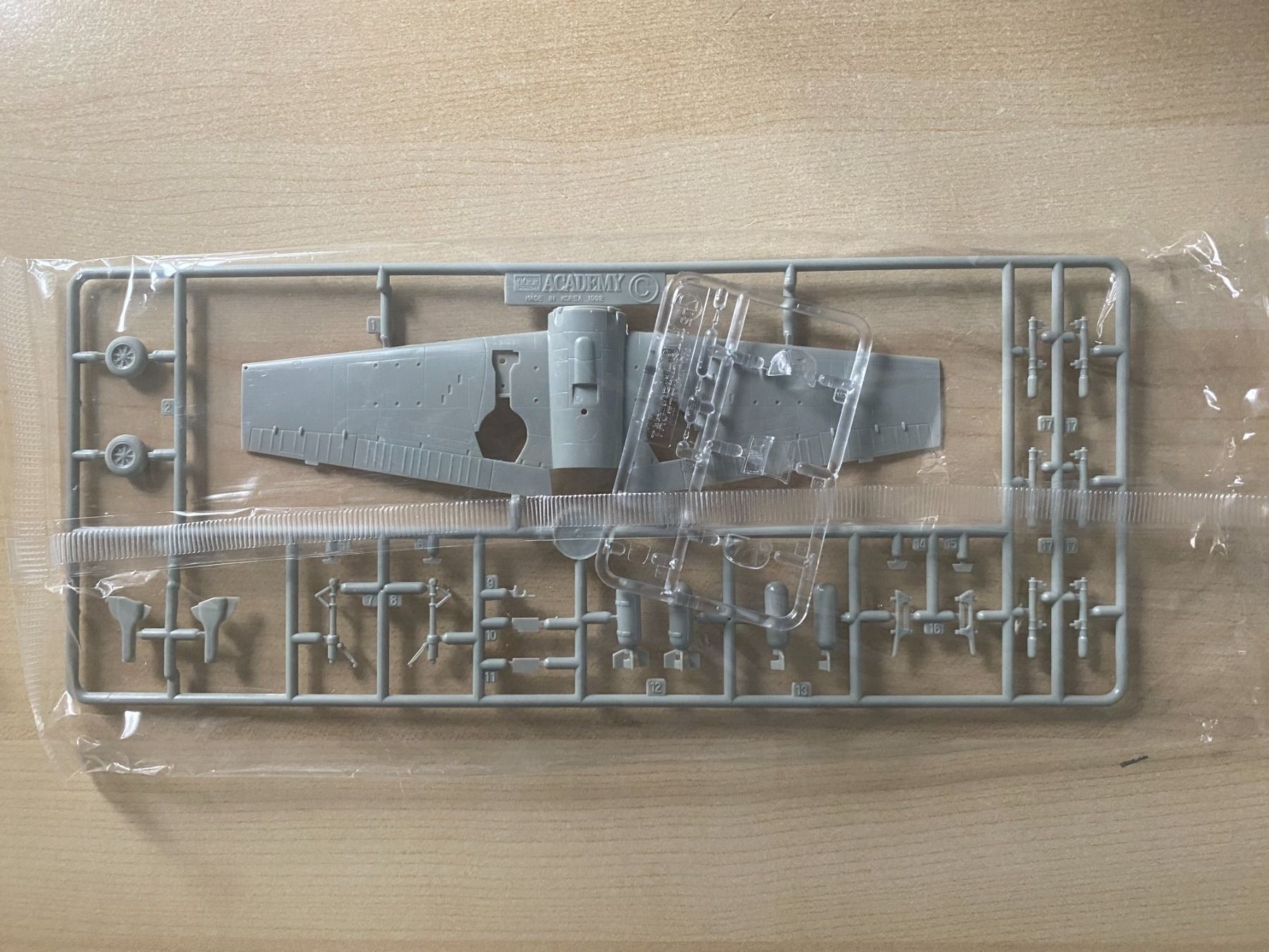 Modellbausätze & Standmodelle: Modell 1:72 - F6F-3/5 Hellcat von Academy – Neu (gemäss Beschreibung) aus Koppigen von F4Fan 2