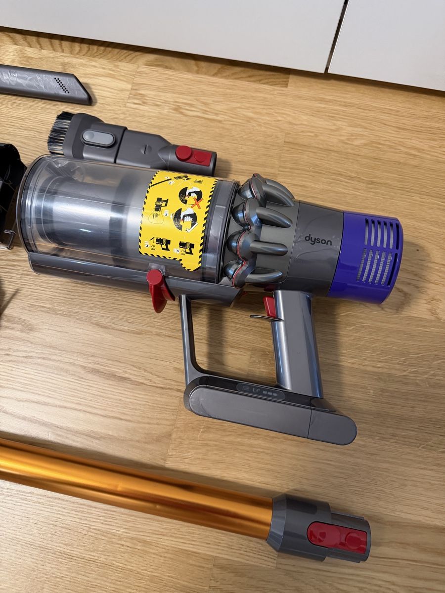 Dyson Aspirapolveri & Accessori: Dyson V10 cyclone absolute – Usato da Meyrin venduto da SA_3006 1