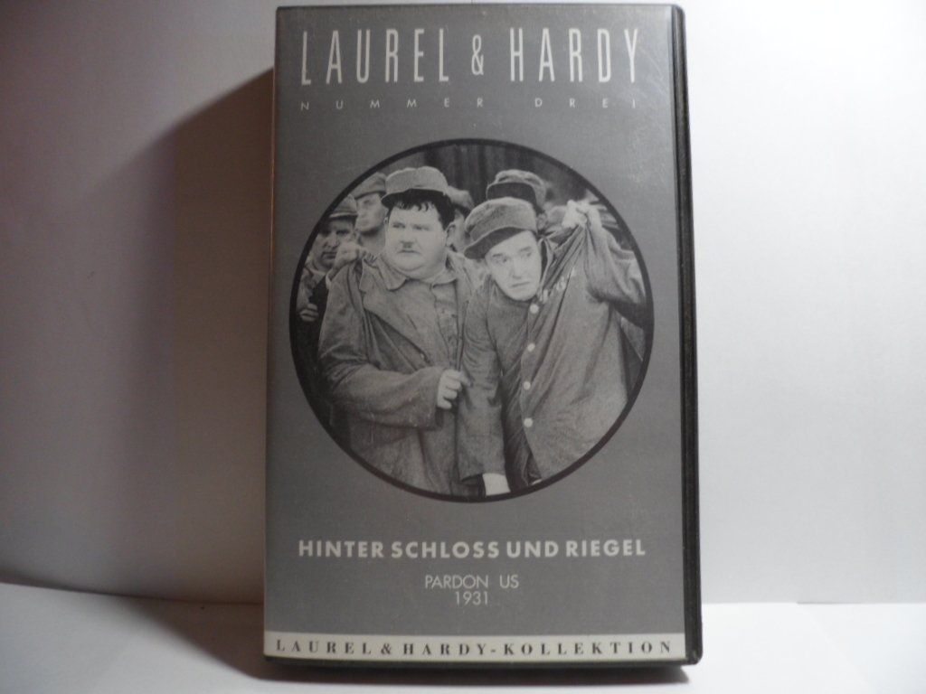 Tutti i VHS: VHS   Laurel &  Hardy   HINTER SCHLOSS UND RIEGEL – Usato da Langnau i. E. venduto da mar_hw58