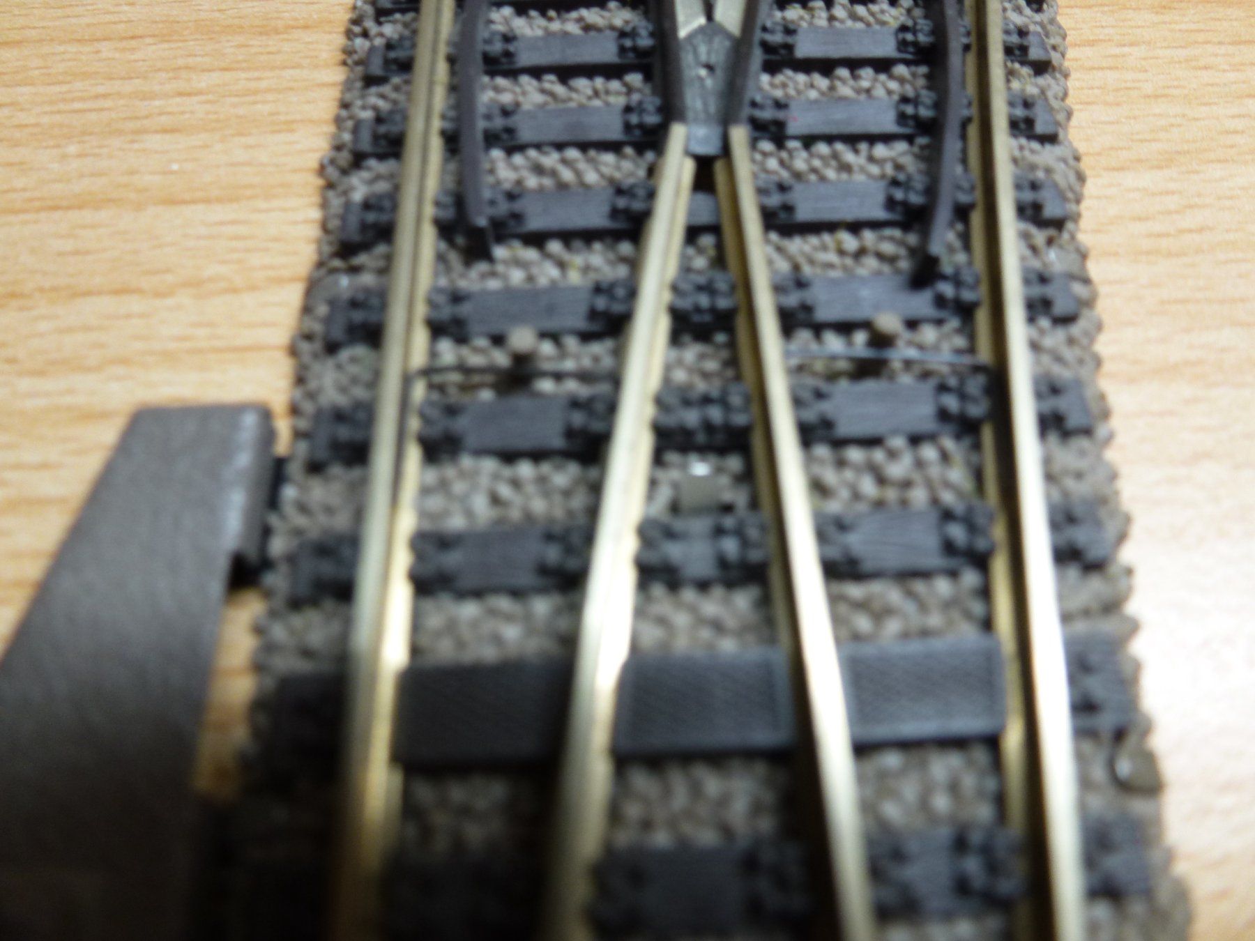 Fleischmann Modellini di ferrovie: Fleischmann H0 Profigleis Weiche rechts 6140 mit Antrieb – Usato da Hombrechtikon venduto da Se9 4