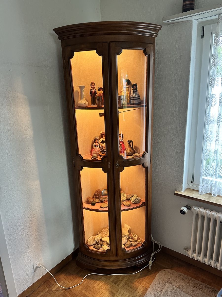 Vetrine: Eckvitrine Vintage mit Beleuchtung  – Usato da Grüningen venduto da DomegaStore 2