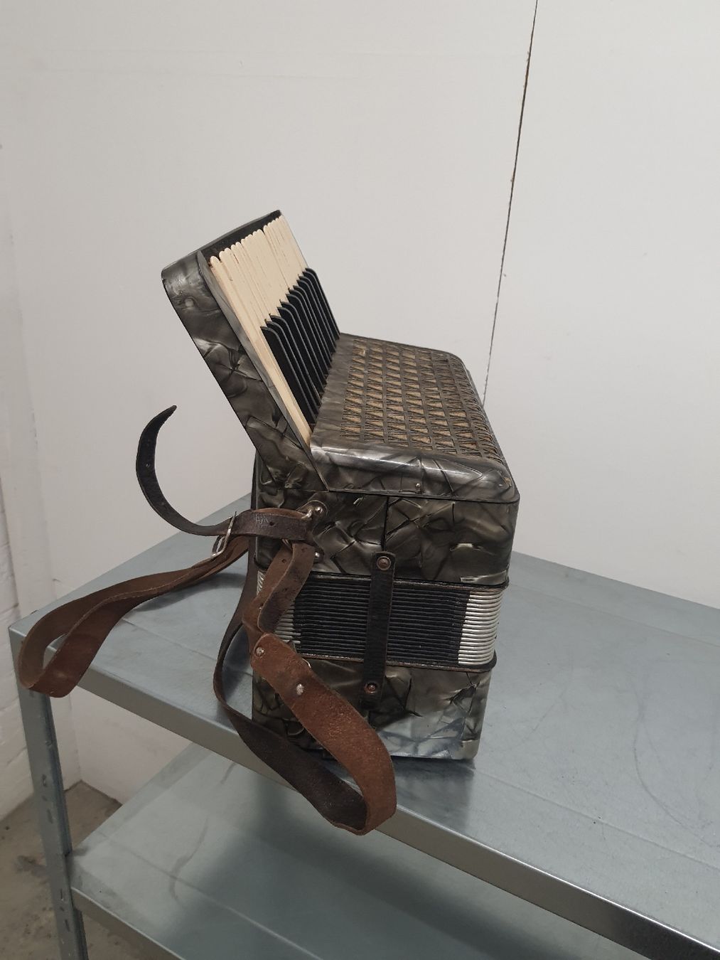 Hohner Musikinstrumente: accordéon hohner à piano  – Gebraucht aus Pont-de-la-Morge von Mirabelle0 4