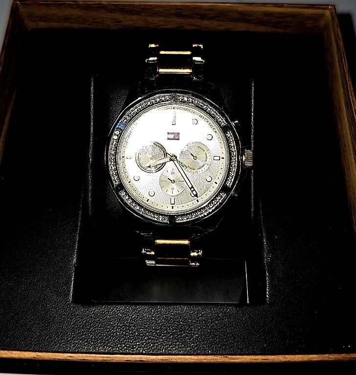 Tommy Hilfiger Uhren: Montre T.Hilfiger – Gebraucht aus Bottens von adr_b9n5 3
