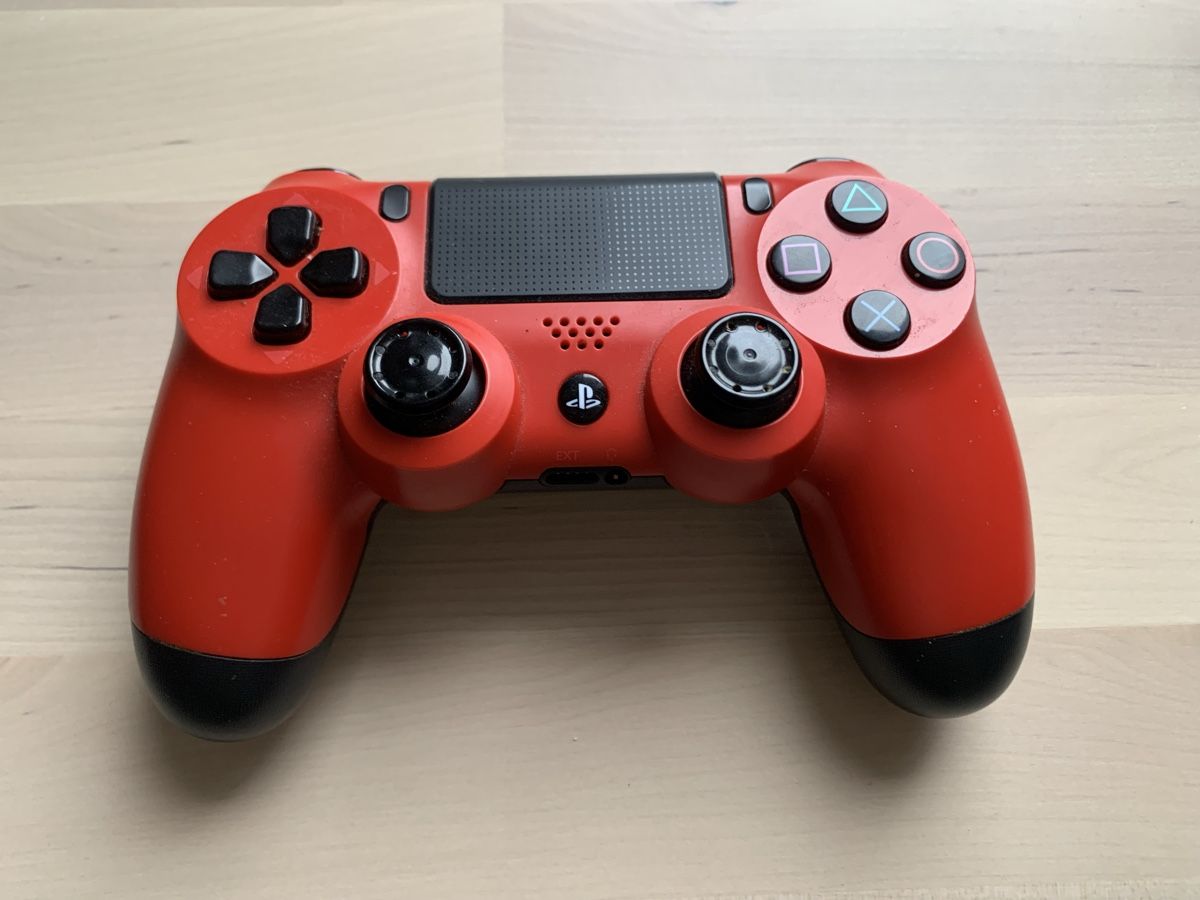 Sony Jeux: PS4 Bundle Ps4 Controller Black Ops 3 uvm. – D'occasion à Arbon par arminnnn 1