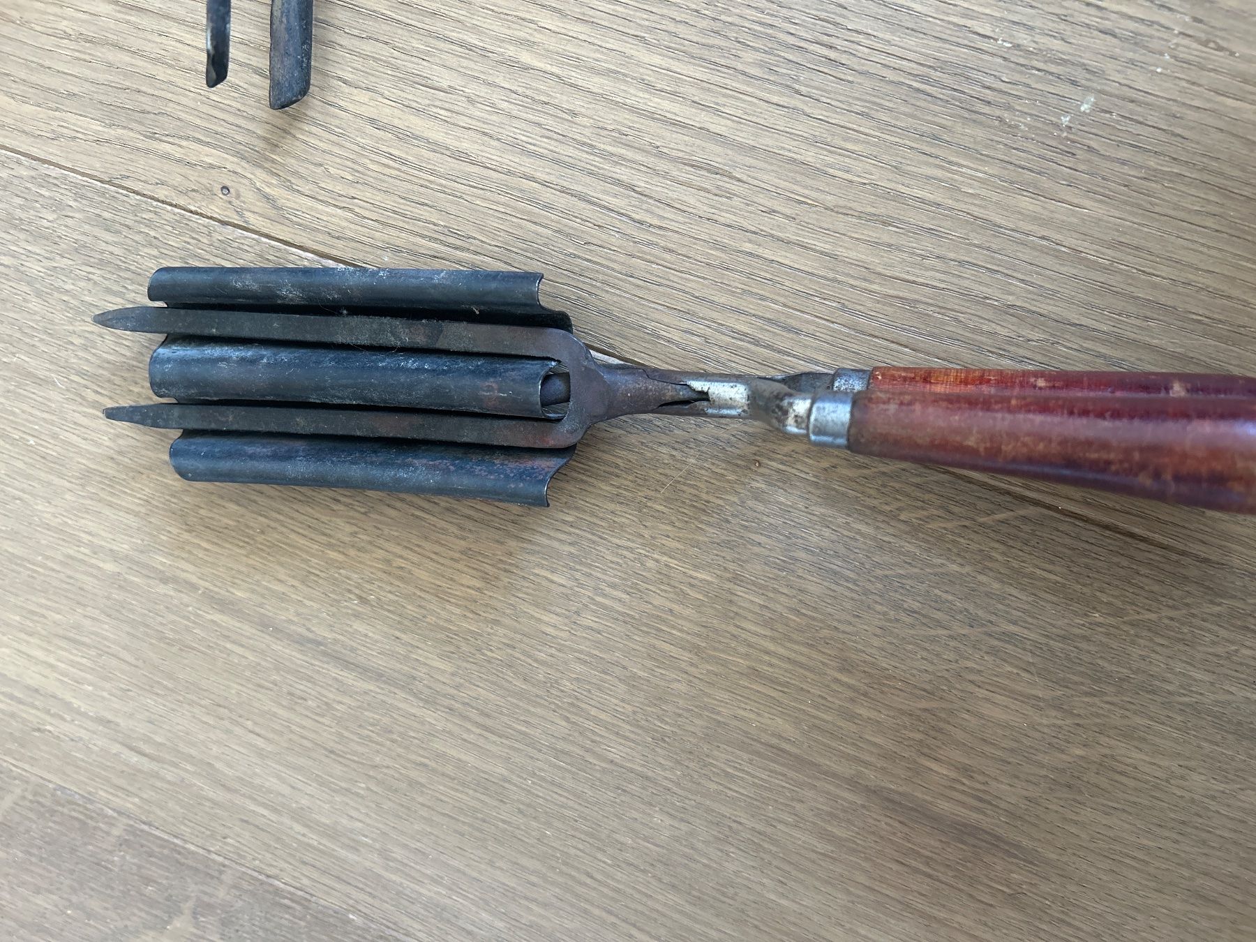 Piastre & Arricciacapelli: Ondulierschere, Lockenstab Lockenwickler antik Marcel Top 4 – Usato da Rorschach venduto da schastje 6