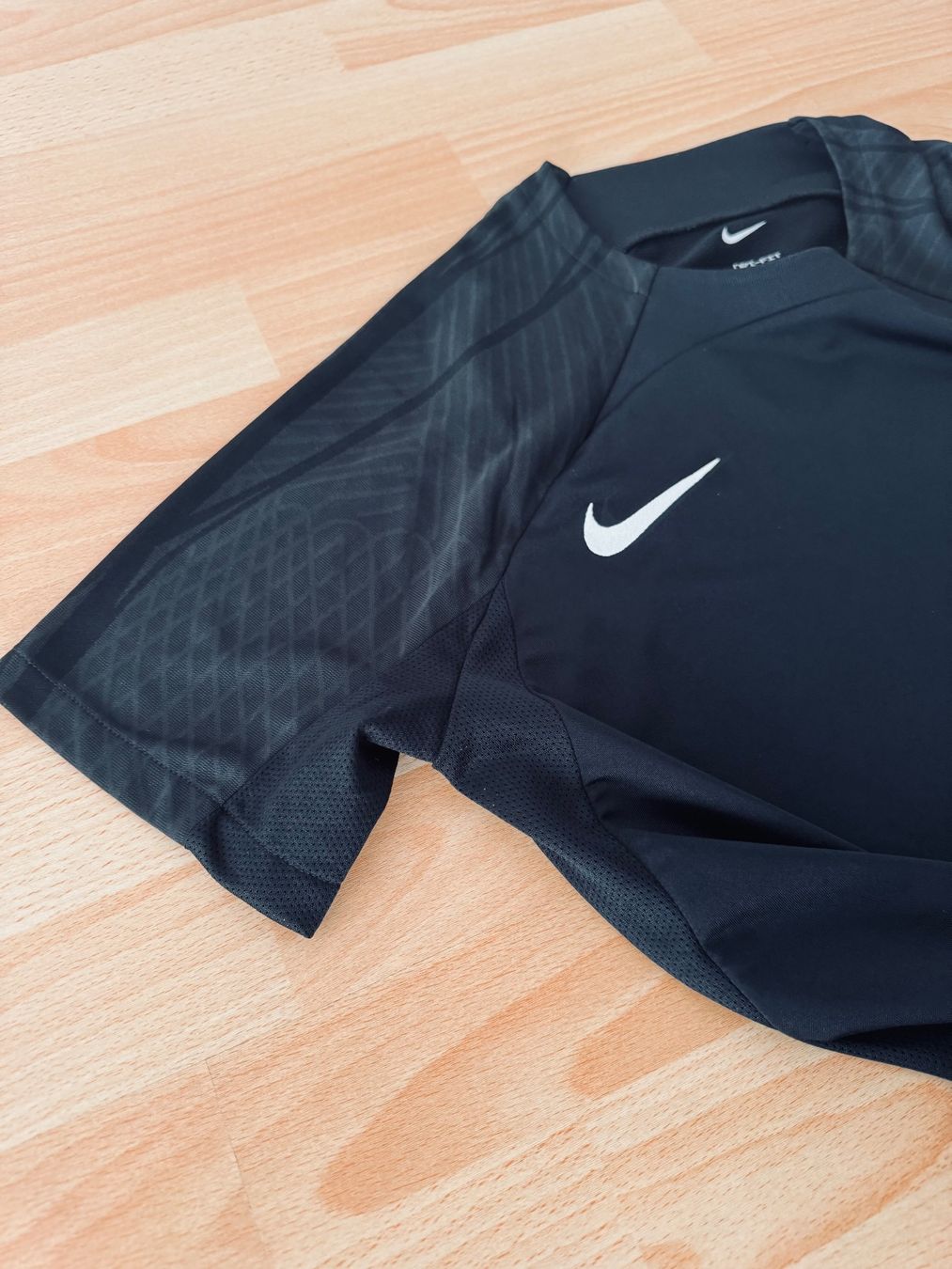 Nike T-shirts: Nike Performance – Neuf avec emballage d'origine à Oftringen par bmw_b8bm 4