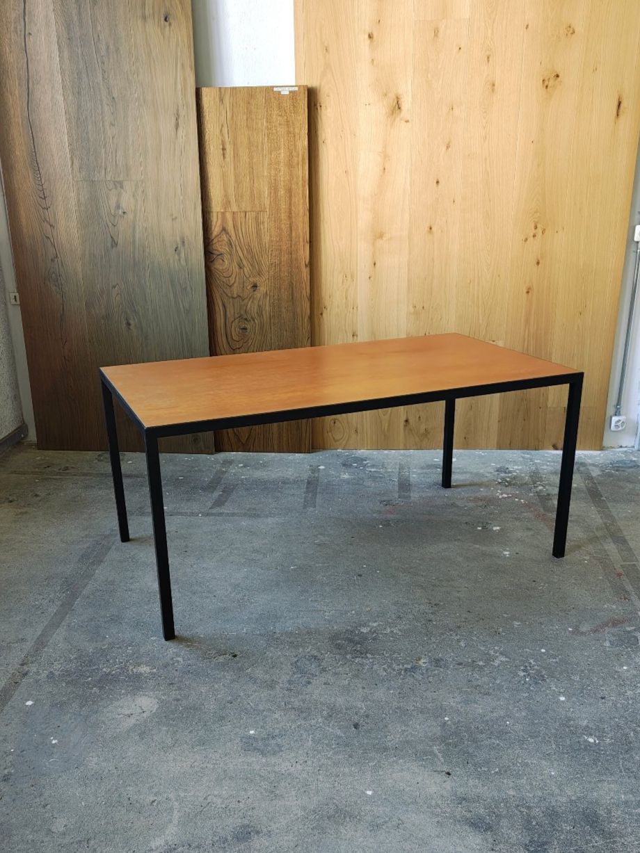 Tavoli: Tisch mit goldener Platte | Nektar Design – Usato da Zürich venduto da Glaesser