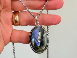 Collier avec pendentif pierre labradorite état neuf