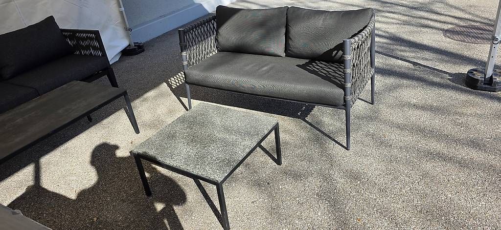 Divani: Gartensofa mit Granittisch Ausstellungs Stk. – Nuovo e nell'imballaggio originale da Lützelflüh-Goldb venduto da Rampenverkauf_72_ 4