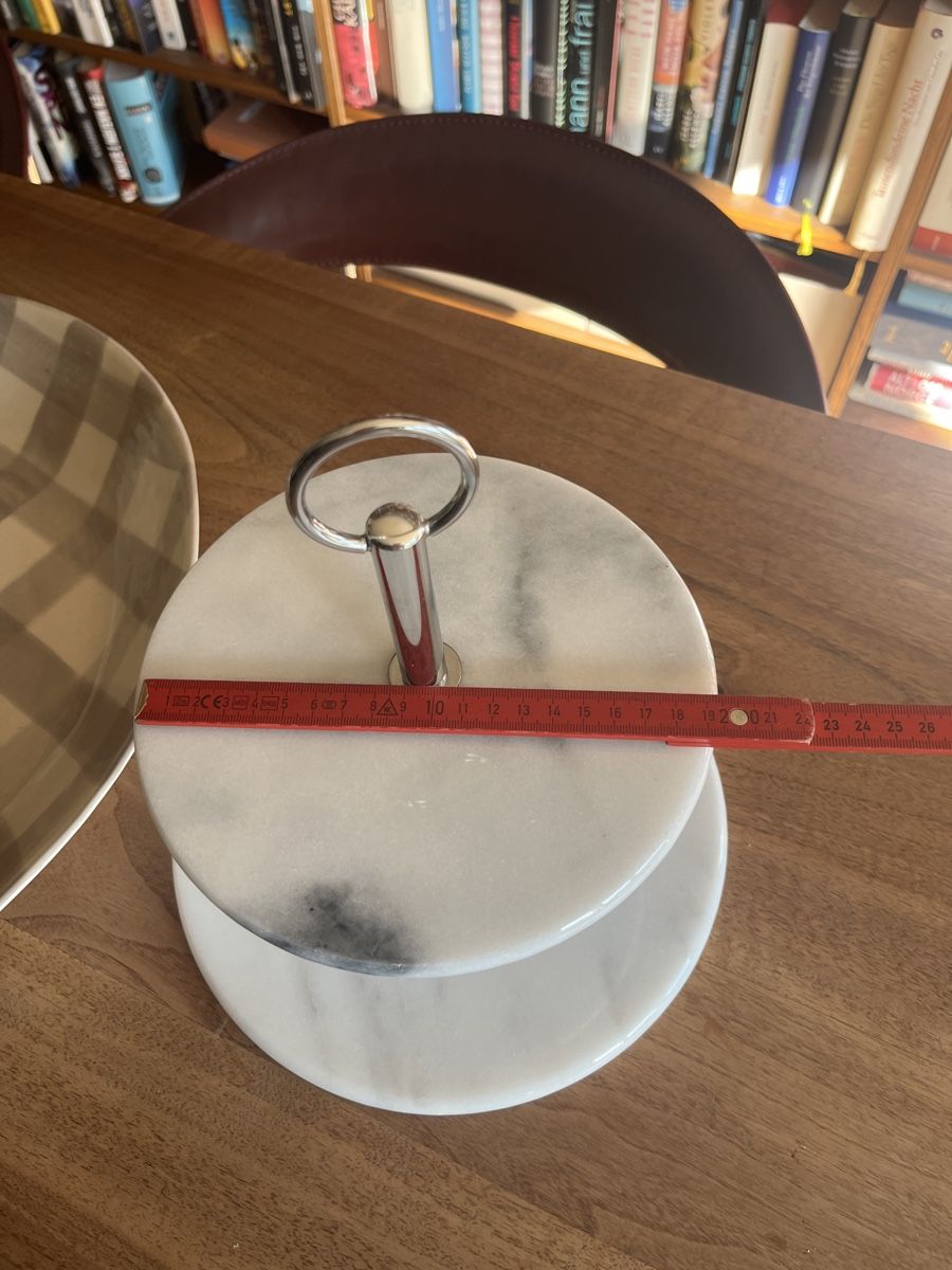 Plateaux: Etagère Kuchenplatte Marmor Chrom weiß – D'occasion à Zürich par Budulinek123 3