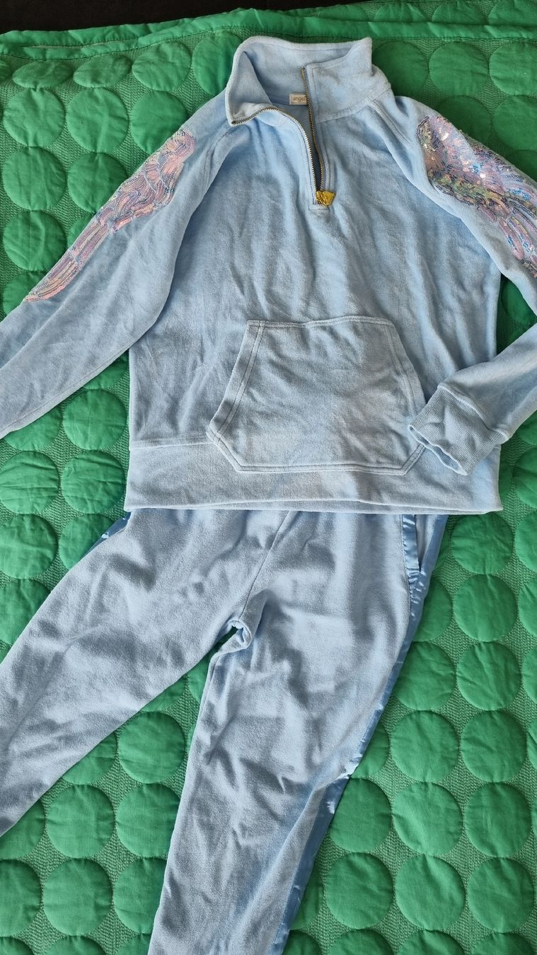 Angels Pantaloni: Angel's Face Trainingsanzug, hellblau, 152  – Usato da Bad Zurzach venduto da Mfritzli