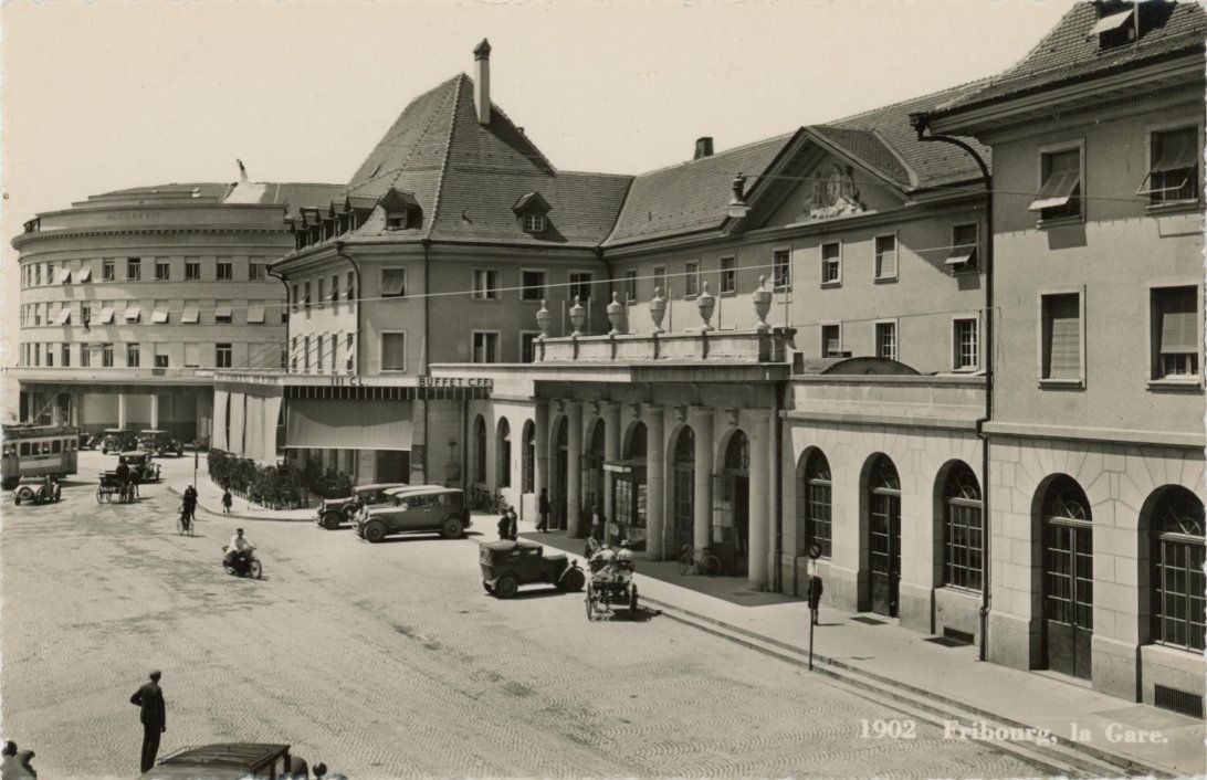 Cartoline postali: Freiburg   FR  -   La Gare  /  Oldtimer – Usato da Brig venduto da Valcards54