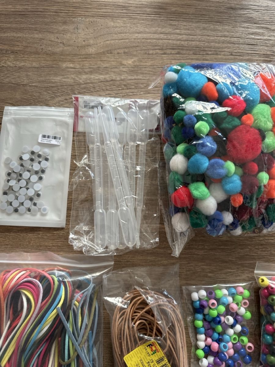 Bastelsets: Kinder Bastelmaterial Set mit Perlen, Federn, Pompons etc.  – Neu (gemäss Beschreibung) aus Zürich von Anba15 3