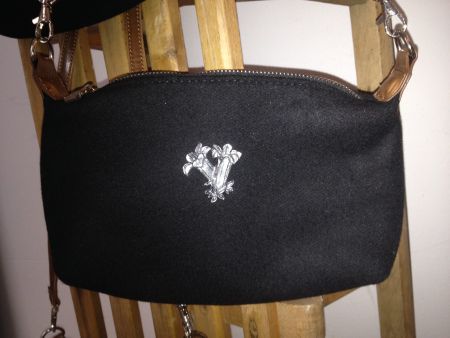 Tasche Filz schwarz Riemen Kunstleder braun m Metall Enzian
