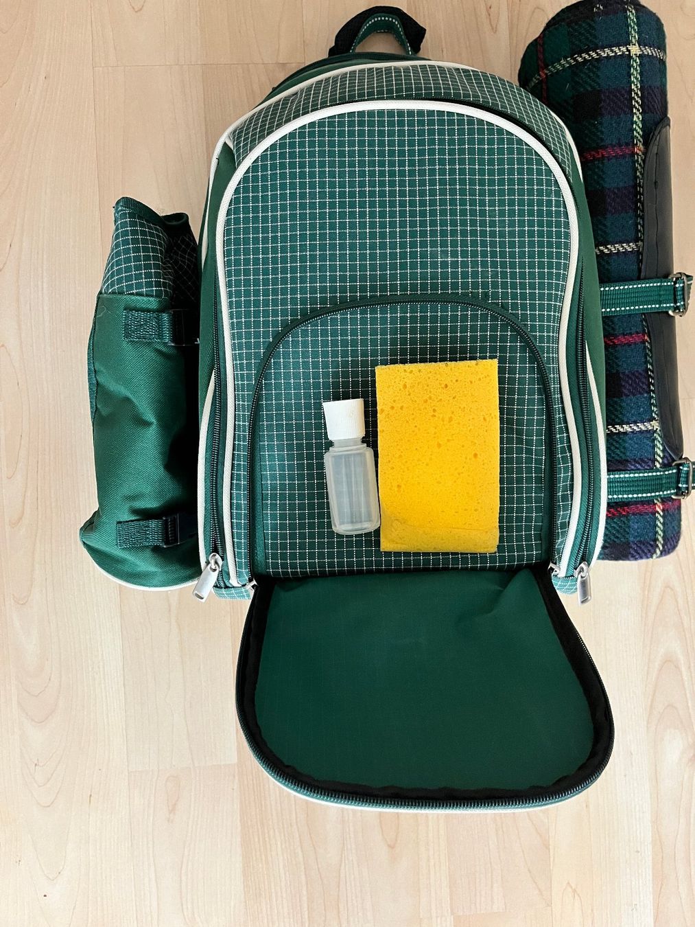 Geschirrsets: Camping Picknick Thermorucksack mit Decke – Gebraucht aus Bern von  2