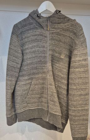Graue Strickjacke mit Inmemfutter und Kapuze, Grösse L