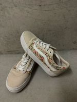 Vans mit Blümchenmuster